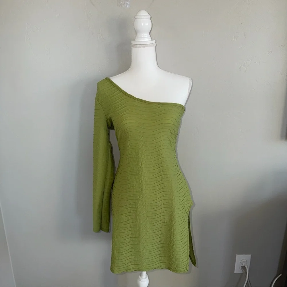 PrettyLittleThing Olive One Shoulder Dress - Picture 2 of 6